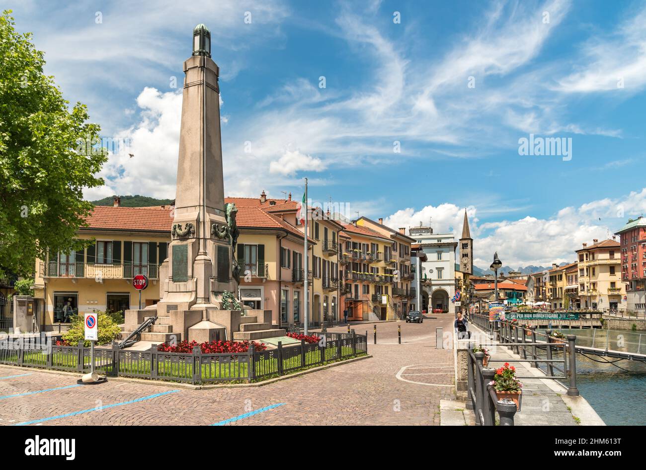 Blick auf das historische Zentrum von Omegna Dorf, an der Küste des Ortasees in Omegna, Verbano-Cusio-Ossola, Piemont, Italien Stockfoto
