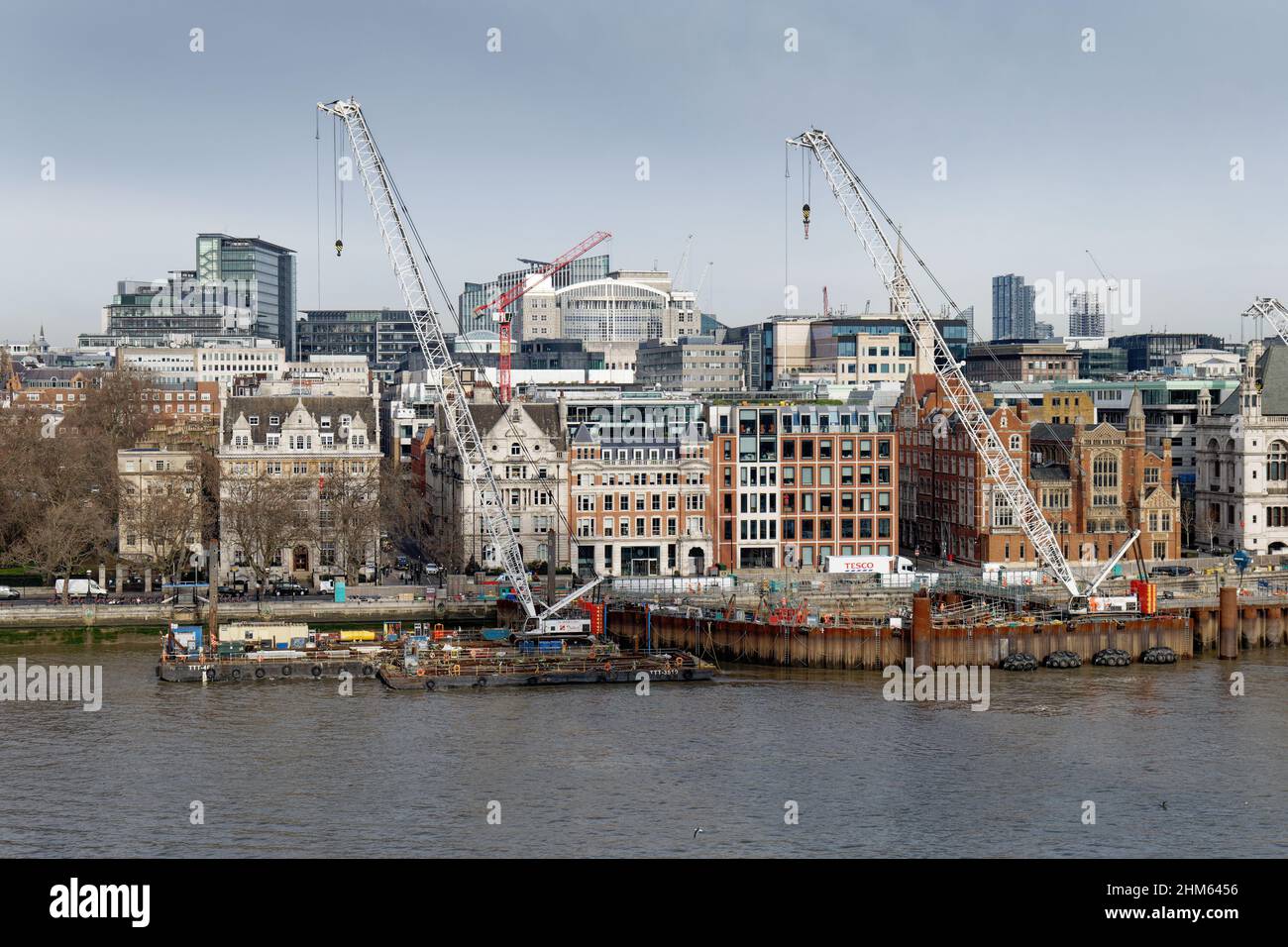 Der Thames Tideway Tunnel ist ein massives Projekt zur Modernisierung des alten Londoner Kanalisationssystems. Hier bei Blackfriars Foreshore wird ein neuer Culvert gebaut. Stockfoto