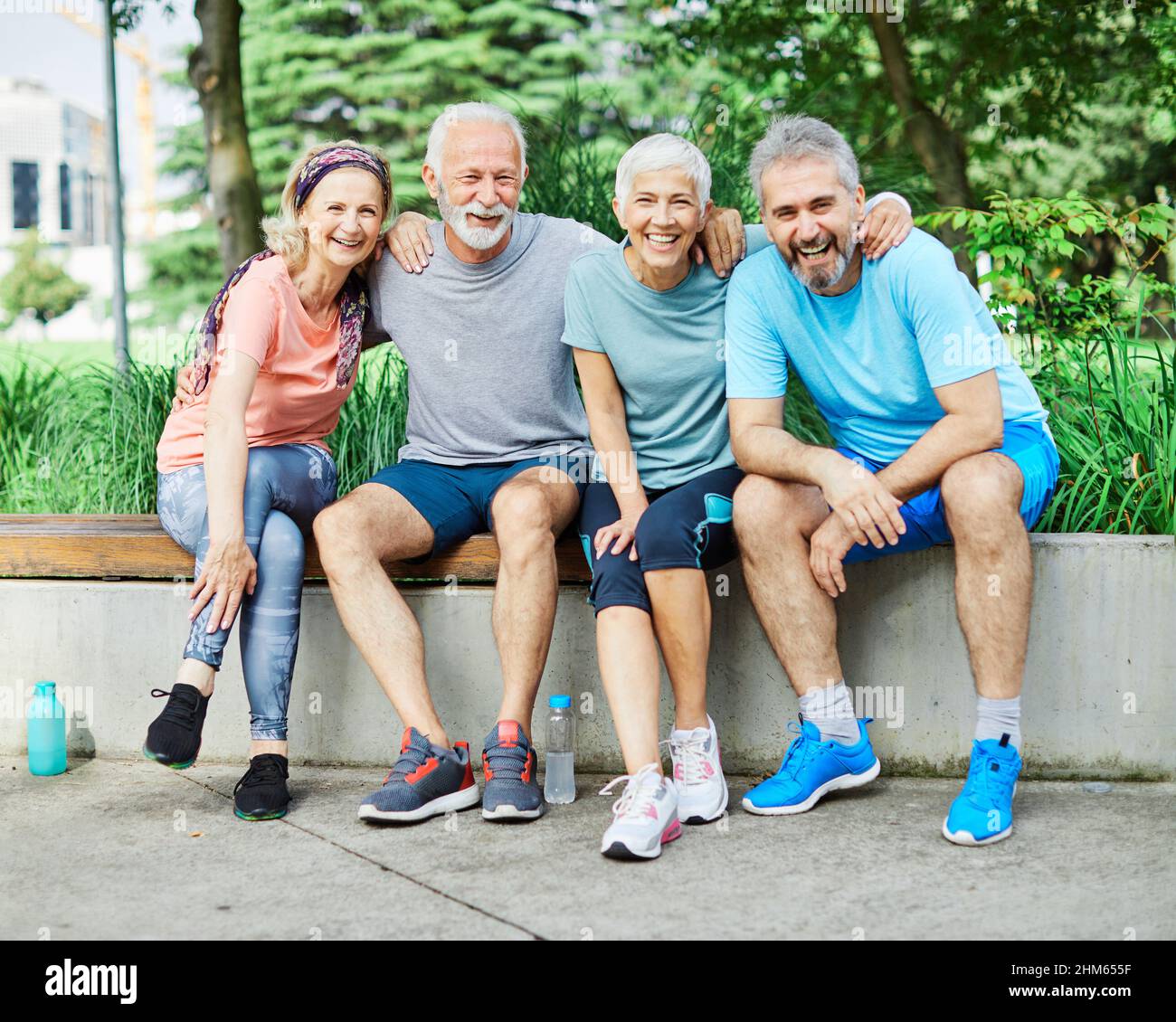 Outdoor Senior Fitness Frau Mann Lifestyle aktiv Sport Übung gesund fit Ruhestand Stockfoto