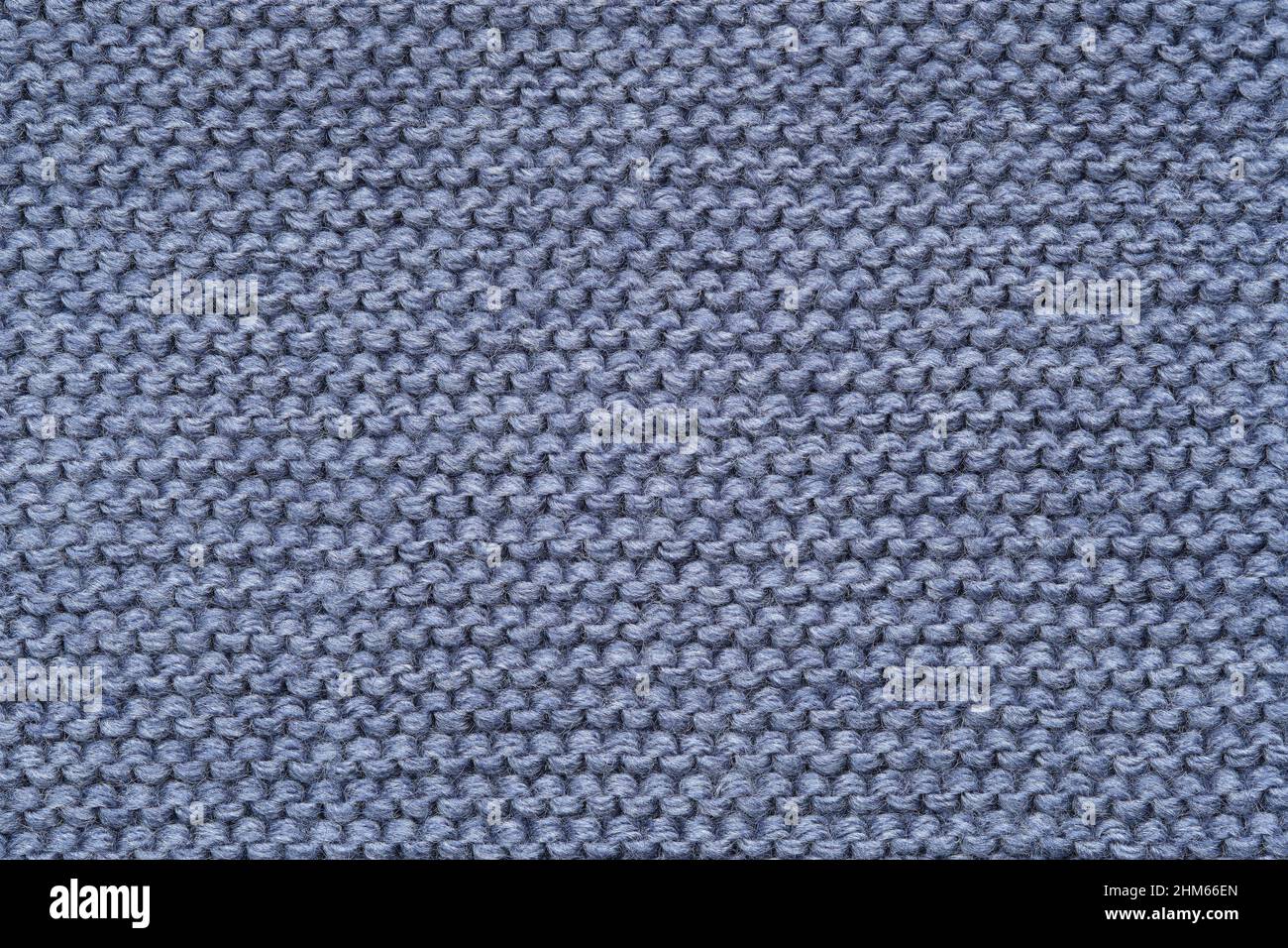 Blaue Strickstruktur eines Schals oder Winterpullovers. Stockfoto
