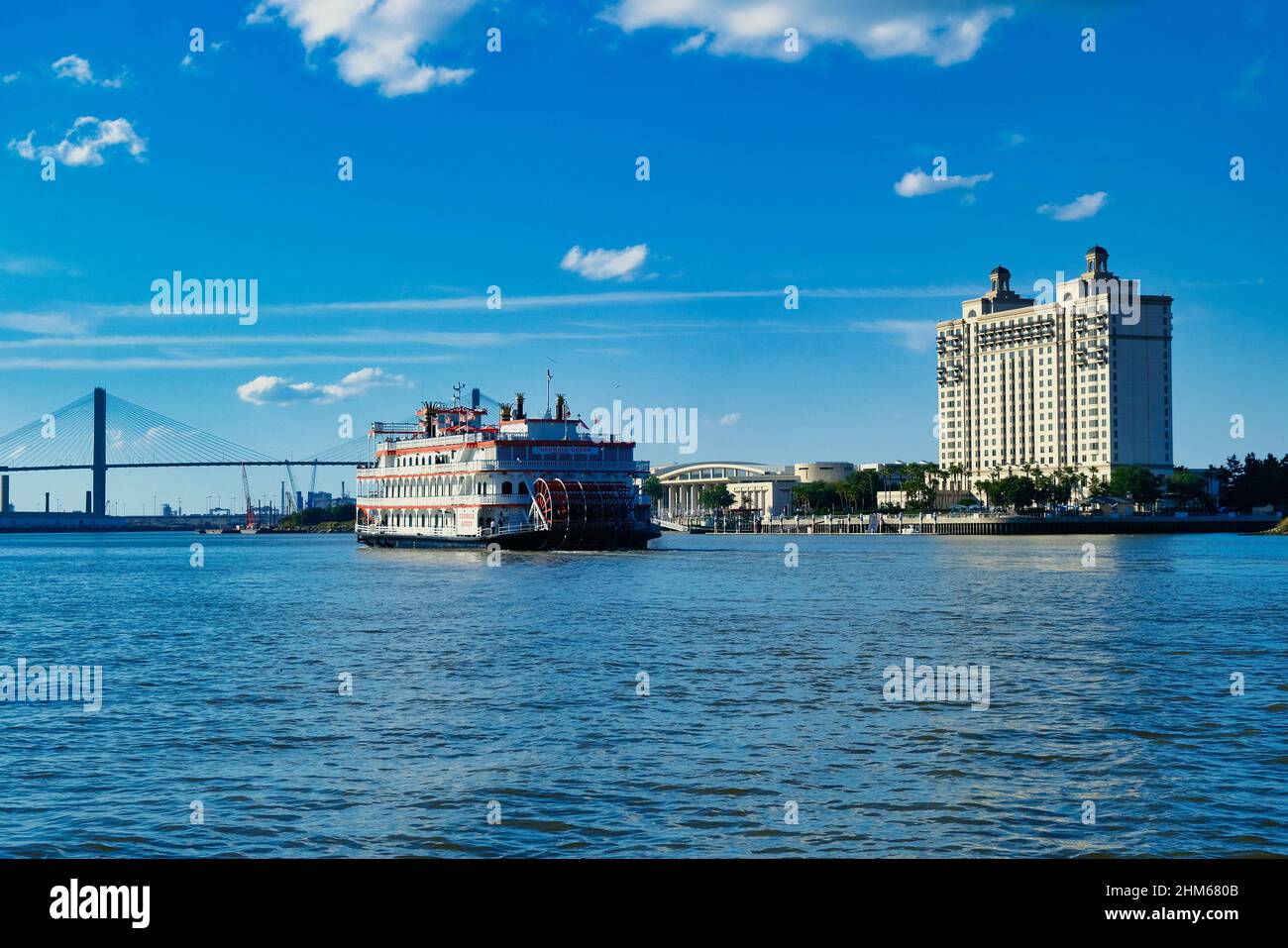 SAVANNAH, GEORGIA - 19. Oktober 2021: Das Westin Savannah Harbour Golf Resort Spa, ein vier-Diamanten-Resort am legendären Savannah River, liegt in der Nähe von Sav Stockfoto