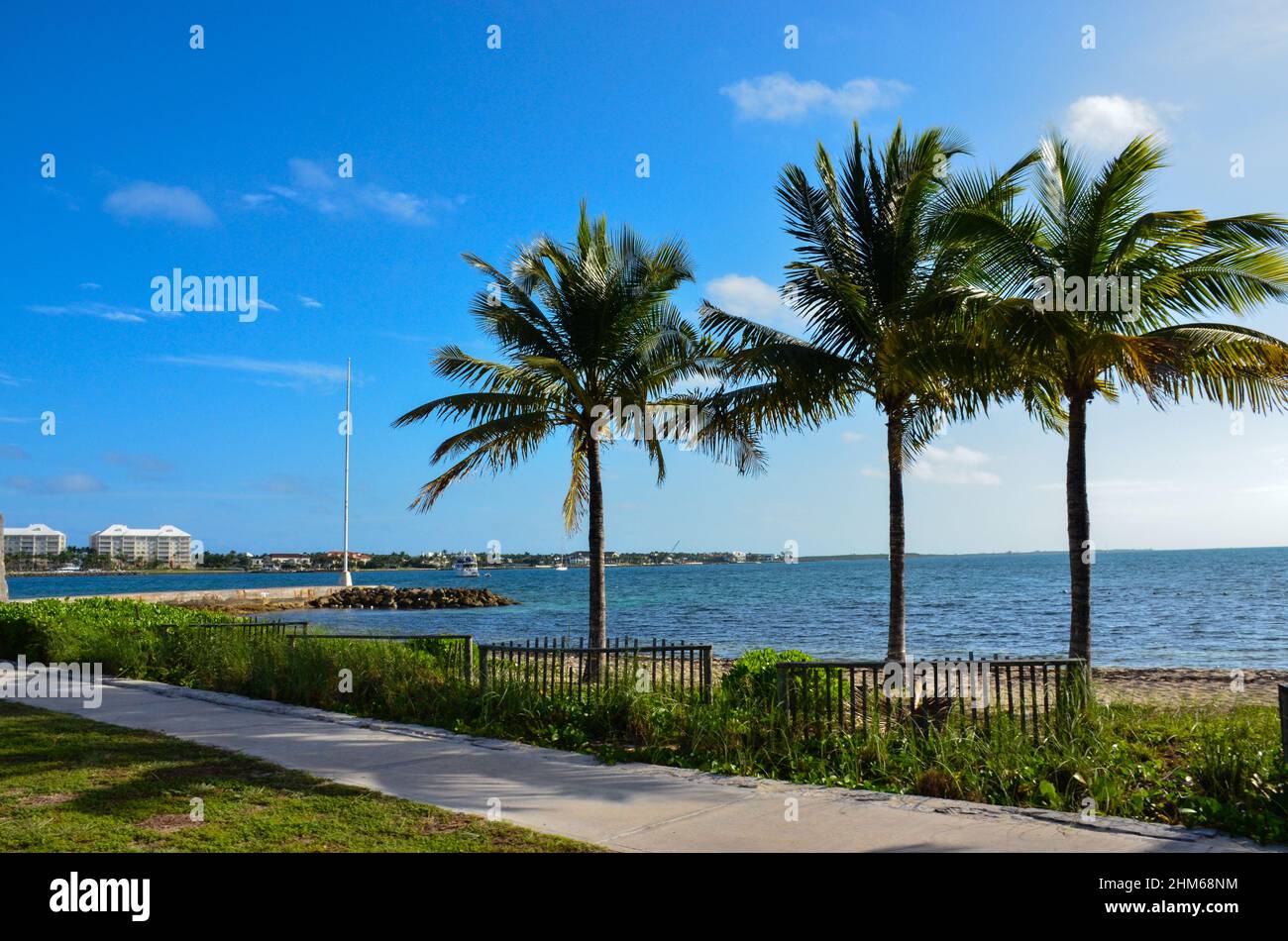 Nassau, Bahamas, 10. Januar 2022. Blick auf Paradise Island in der Nassau Bahamas Bay Street. Stockfoto