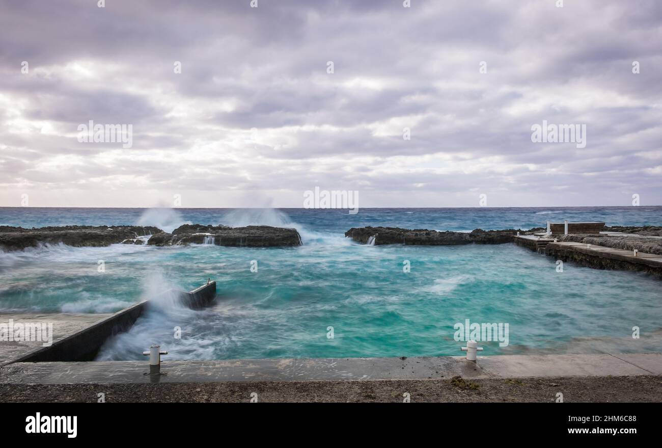 Sturm über der Karibik, durch North West Point öffentliche Bootsrampe, Grand Cayman, Cayman Islands Stockfoto