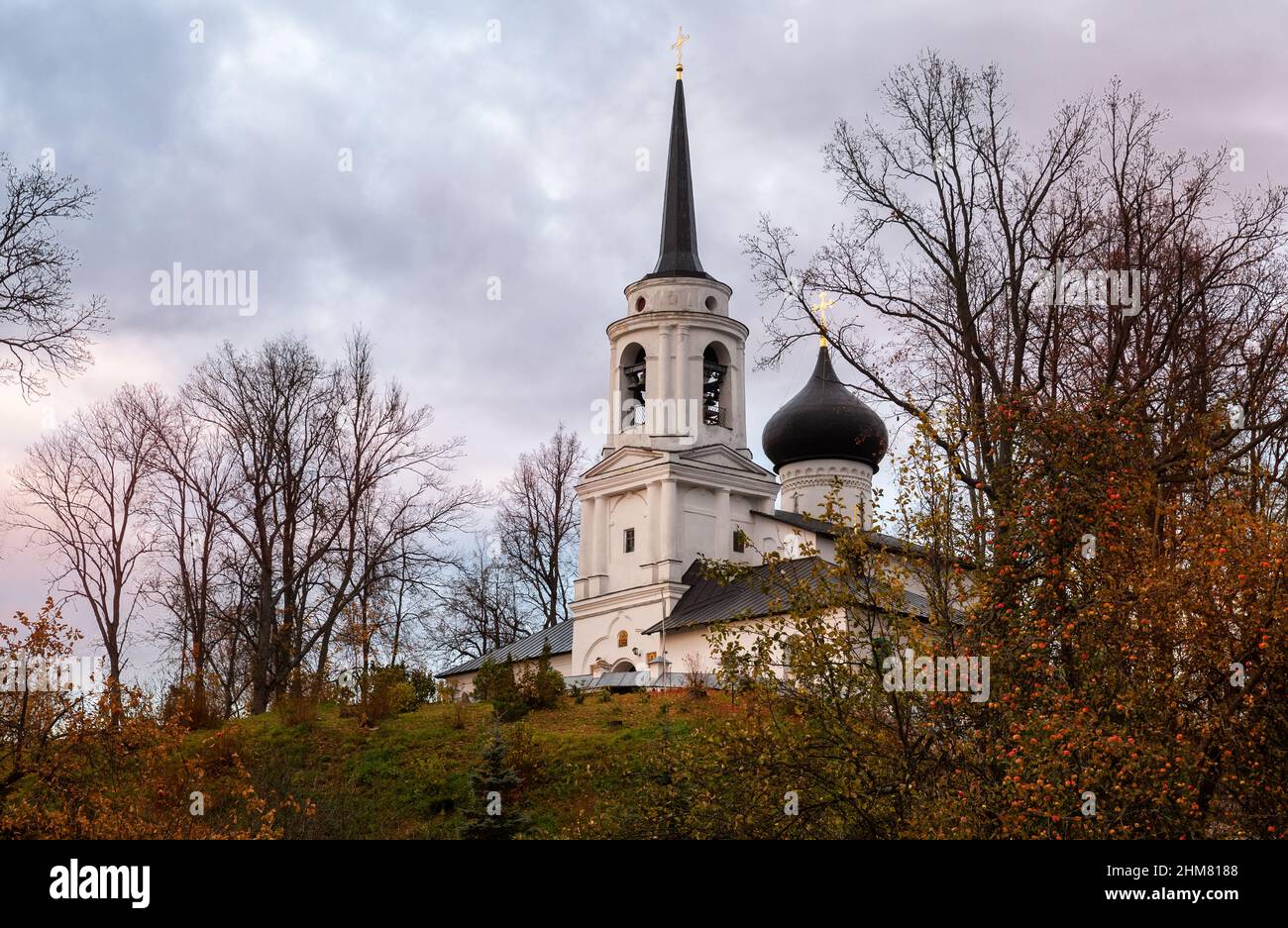 Dormition Kathedrale des Swjatogorsky Klosters in Puschkinskije Gory Stadt, Pskow Region, Russland Stockfoto