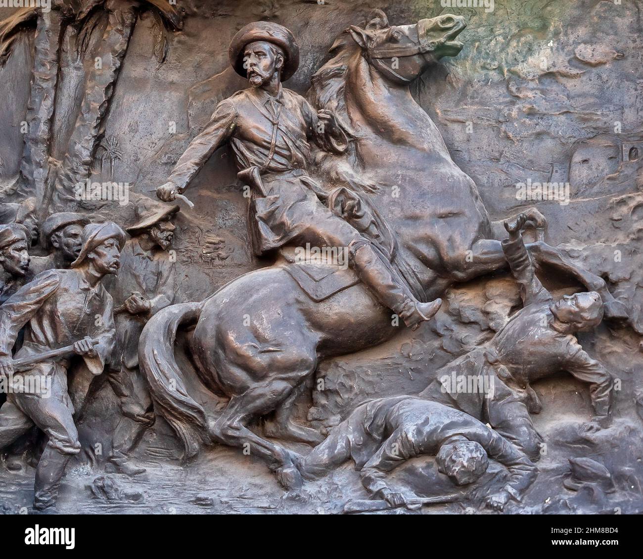 Metallische Flachrelief-Kunst mit einer Szene des Unabhängigkeitskampfes gegen Spanien. Detail des Denkmals für General Francisco Sanchez Hechevarria in Th Stockfoto