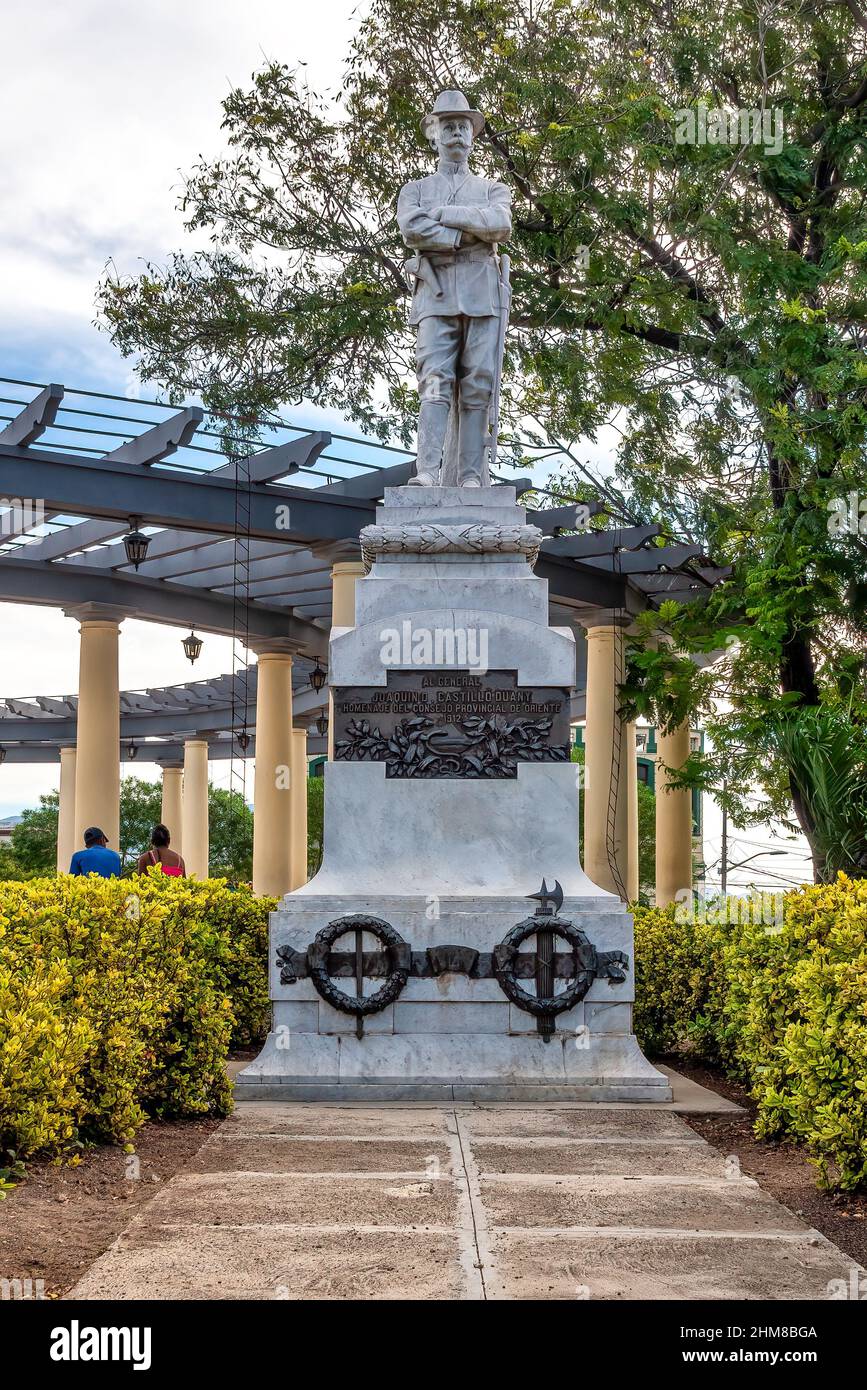 Skulptur des Generals Joaquin D. Castillo Duany auf der Plaza de Marte. Der öffentliche Platz ist ein berühmter Ort und eine Touristenattraktion in der Stadt. Stockfoto