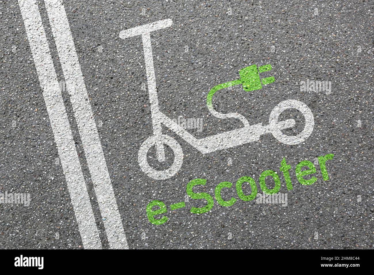 Elektroroller E-Scooter Straßenschild Straße umweltfreundliche grüne Mobilität Stadt Verkehr Zone Konzept Stockfoto