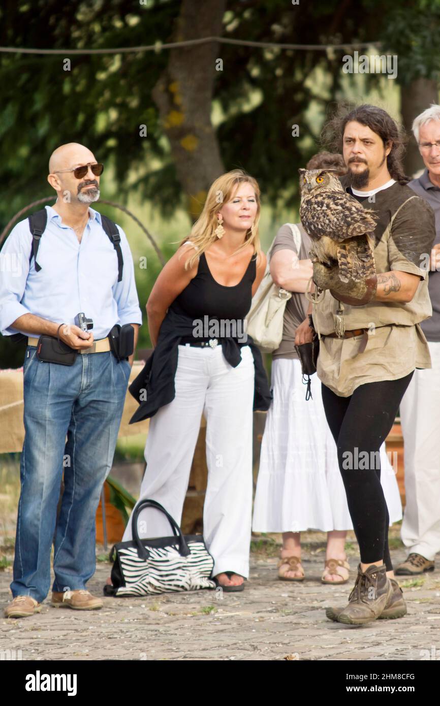 Palio der Schlösser, mittelalterliches Lager, Falconry, San Severino Marche, Marken, Italien, Europa Stockfoto