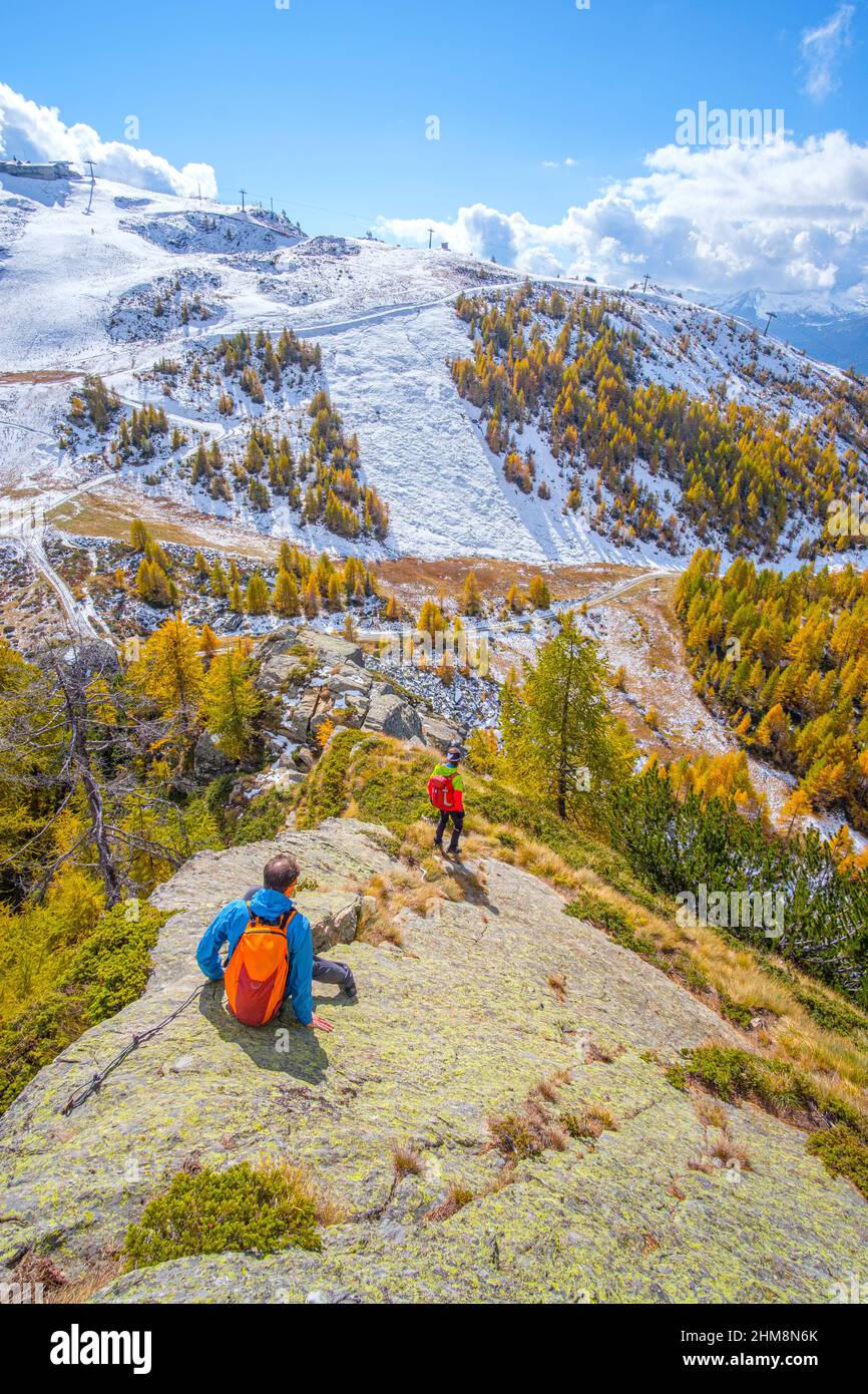 Alpinisti durante la discesa dal monte Roggione, Valmalenco, Italia Stockfoto