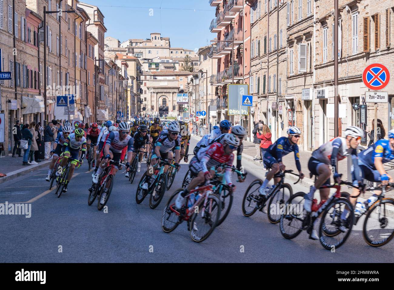 Corso Cairoli Course, Passage des Tirreno Adriatica Radrennens, Macerata, Marken, Italien, Europa Stockfoto