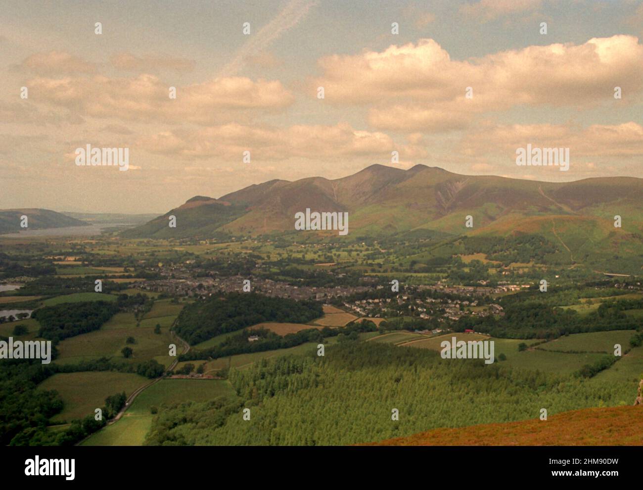 Sommer Blick auf Keswick von Walla Crag im Lake District Stockfoto