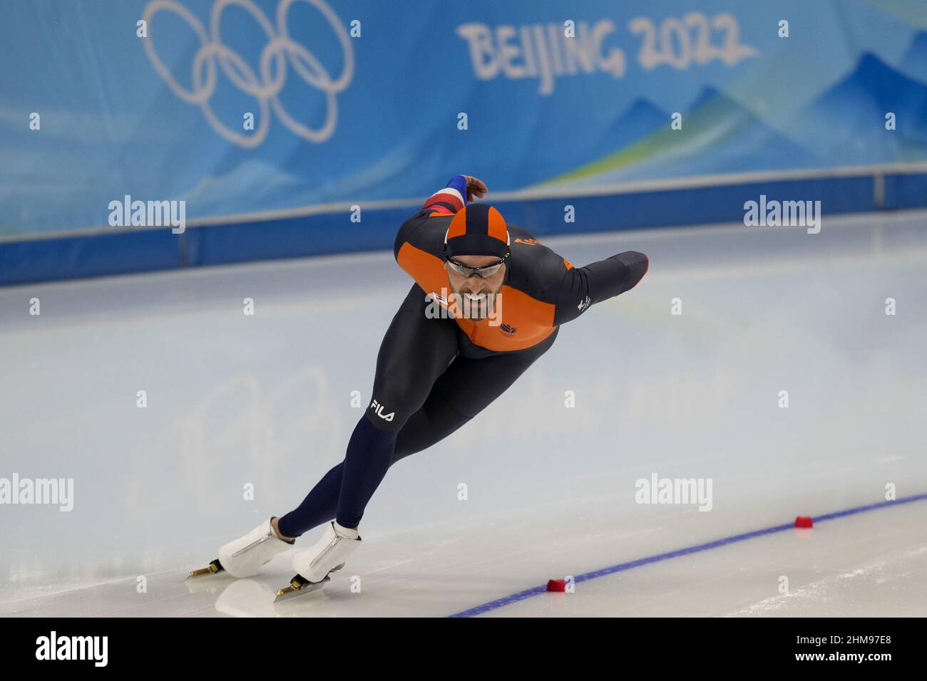 Peking, China. 08th. Februar 2022. Kjeld Nuis aus den Niederlanden gewinnt bei den Olympischen Winterspielen 2022 in Peking am Dienstag, den 8. Februar 1500m 2022, die Goldmedaille und einen neuen olympischen Rekord beim Eisschnelllauf der Männer. Foto von Paul Hanna/UPI Credit: UPI/Alamy Live News Stockfoto