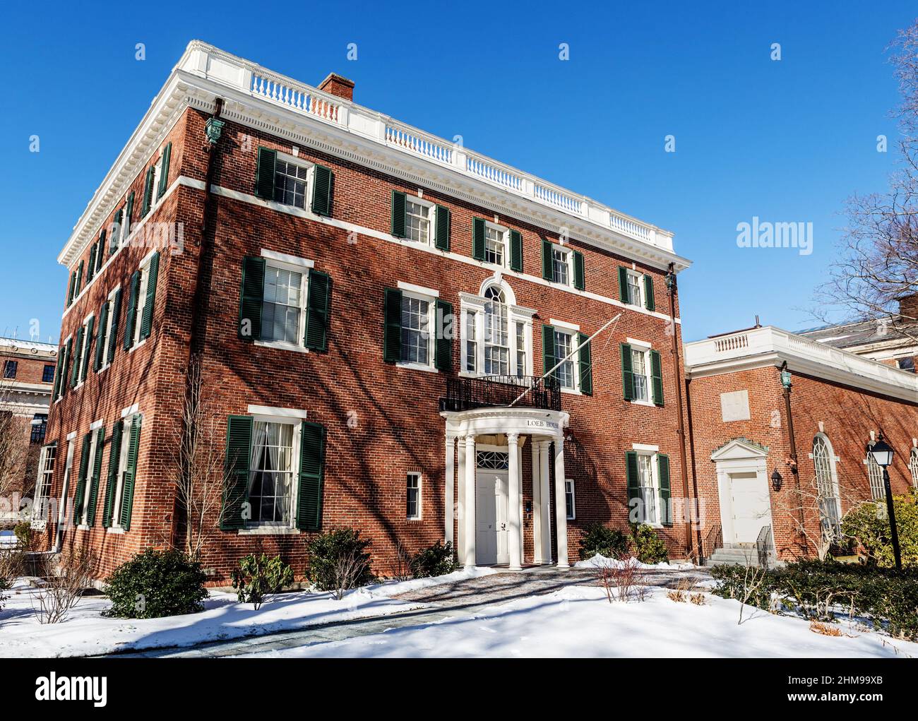 Cambridge, Massachusetts, USA - 6. Februar 2022: Das Loeb House im Harvard Yard der Harvard University. Früher bekannt als das Haus des Präsidenten. Stockfoto