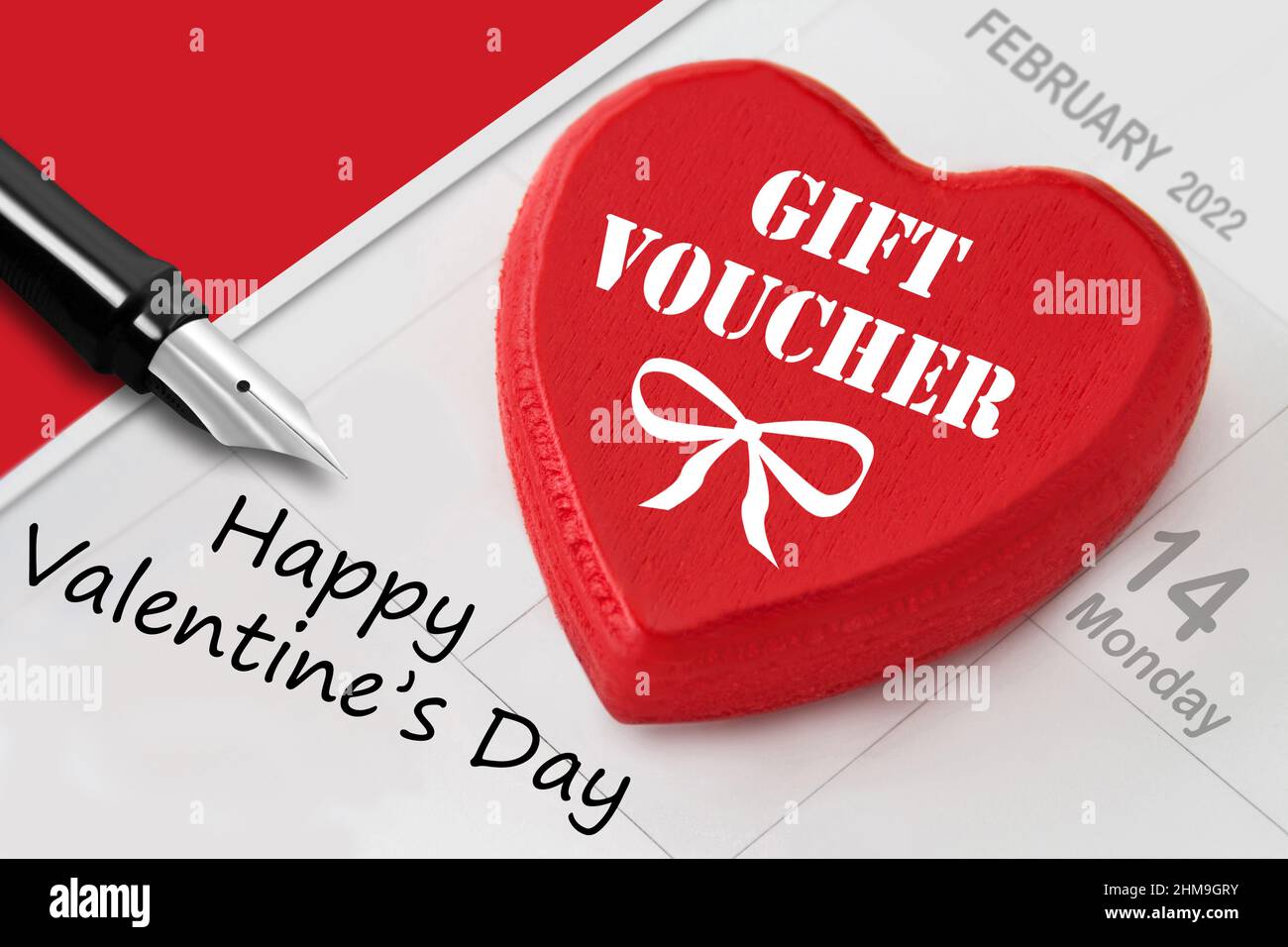 Alles Liebe zum Valentinstag 14 2022. Februar und rotes Herz mit Kalender und Geschenkgutschein Stockfoto