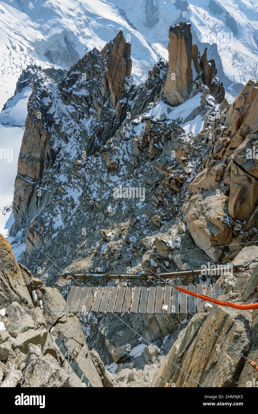 Ein Teil der Kletterroute zur Aiguille du Midi, der für den Bau der Aussichtsplattform verwendet wurde. Stockfoto