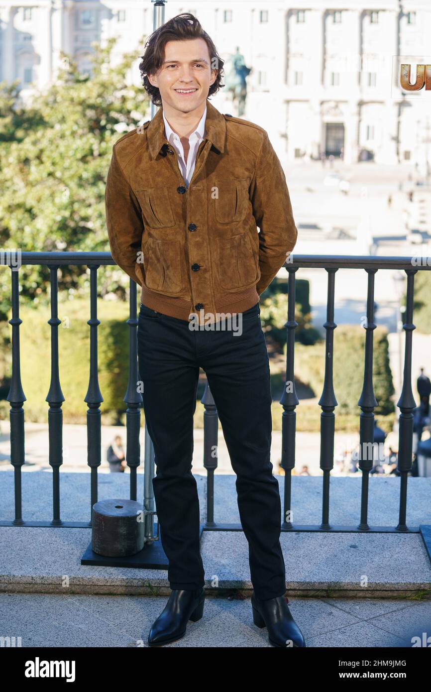 Madrid, Spanien. 08th. Februar 2022. Der Schauspieler Tom Holland nimmt an der Fotozelle „Uncharted“ im Königlichen Theater in Madrid Teil. Kredit: SOPA Images Limited/Alamy Live Nachrichten Stockfoto
