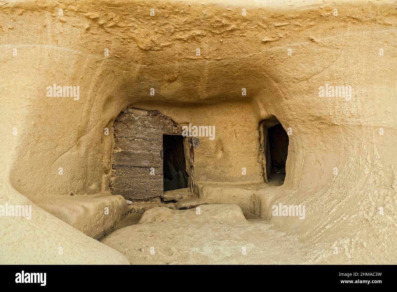 Kalksteinfelsen geschnitzte Unterschlupf in Gozo Stockfoto