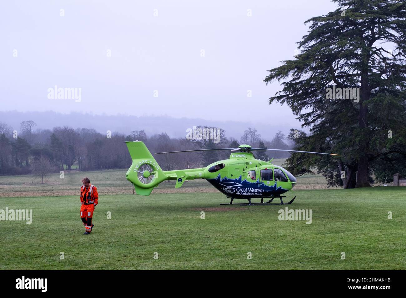 Die Great Western Air Ambulance mit Sitz in Bristol am Boden des Ashton Court Estate. Der Krankenwagen ist ein Airbus eurocopter, der als Helimed bekannt ist Stockfoto