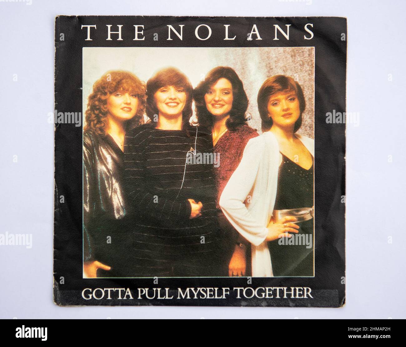 Bildercover der sieben Zoll großen Single-Version von Gotta Pull Myself Together von den Nolans, die 1980 veröffentlicht wurde. Stockfoto