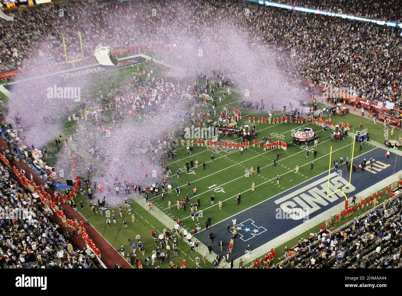 Ein Blick auf das Stadion vom Laufsteg während des Super Bowl 42 in Glendale, Arizona. Stockfoto