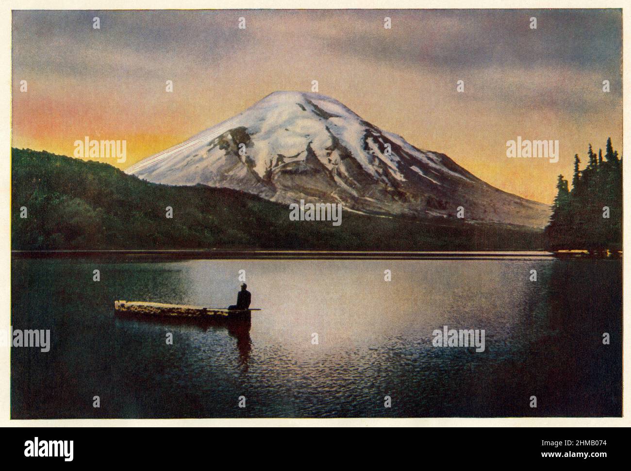 Sonnenaufgang am Spirit Lake, Nordseite des Mt. St. Helens, Anfang 1900s. Farbhalbton eines Fotos Stockfoto