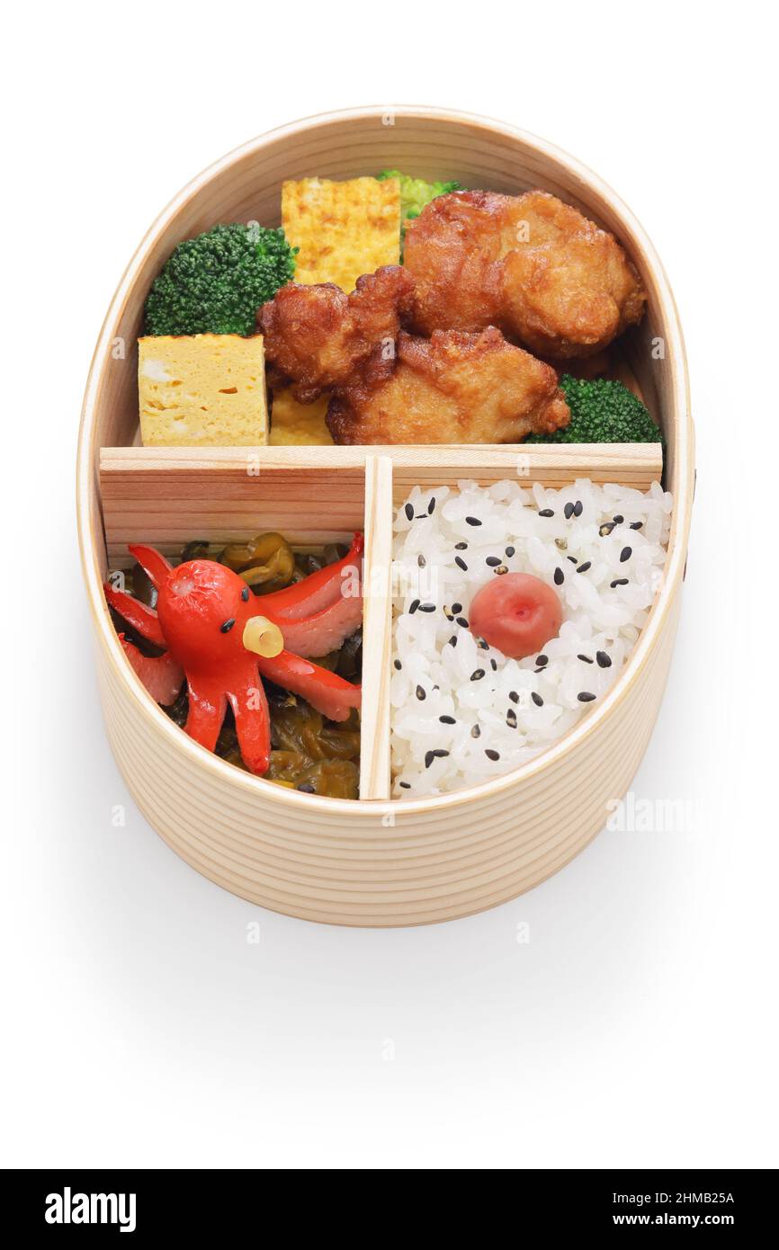 japanisches hausgemachtes Lunchpaket in Holzbento-Box Stockfoto