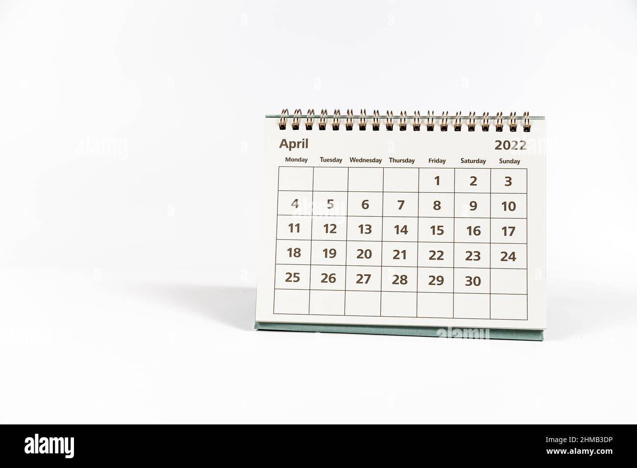 April 2022 Papier Kalendermonatseite auf weißem Hintergrund Stockfoto
