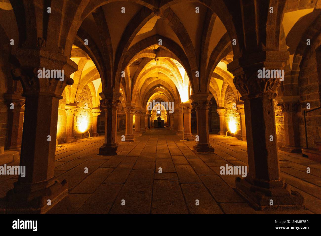 Trebic, Tschechien - 05/02/2022: Innenraum der Krypta der St.-Prokopius-Basilika in Trebic, Tschechien. Stockfoto