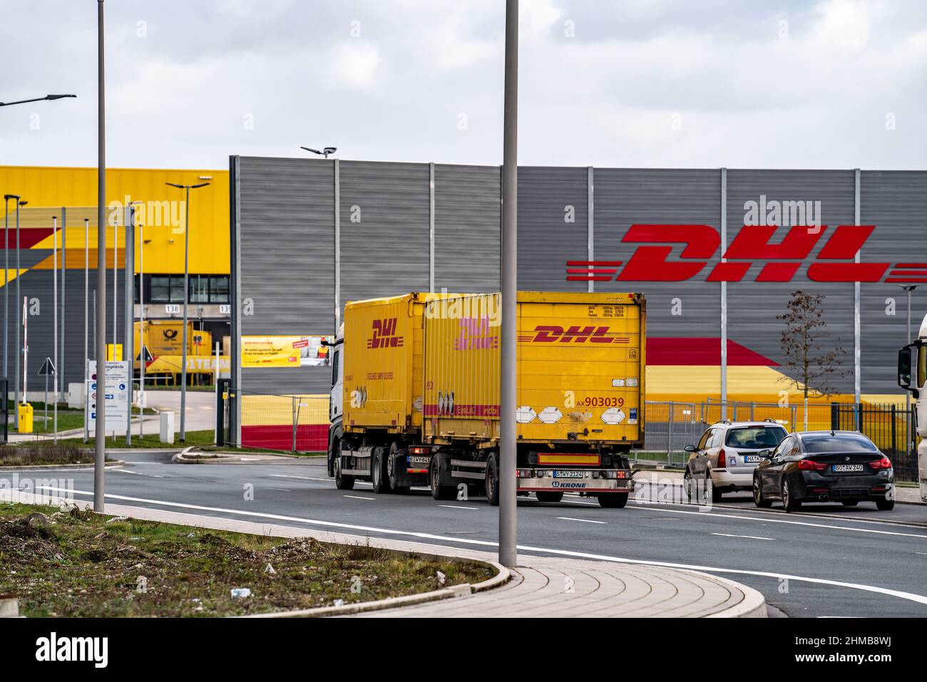DHL Logistik Zentrum am O-Werk, ehemaliges Verwaltungsgebäude des Opel-Werks in Bochum, Teil des MARK 51 7-Standortes, gesamter Standort des alten Opel-Sitzes Stockfoto