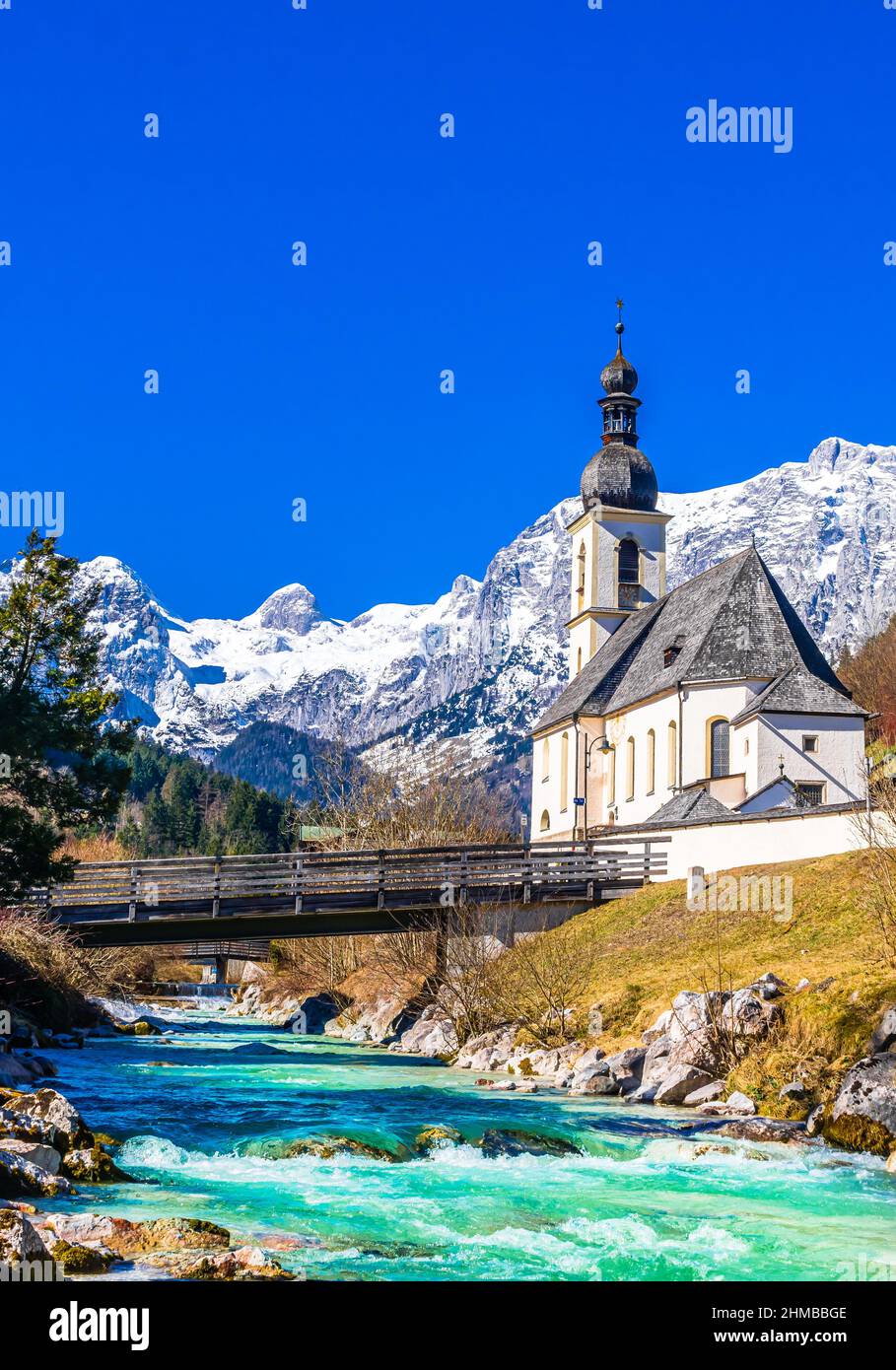 Die berühmte Kirche St. Sebastian in Ramsau, Berchtesgaden, Bayern, Deutschland Stockfoto