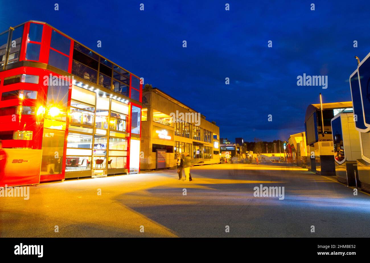 Monza, Italien. 07th September 2019. Monza, Italien - 07. September 2019: FIA Formel-1-Weltmeisterschaft, großer Preis von Italien, Scuderia Ferrari Wohnmobil in der Nacht im Paddock F1, Blaue Stunde, Nacht, Nachts, Fahrerlager, Blue Hour, Mandoga Media Deutschland Quelle: dpa/Alamy Live News Stockfoto