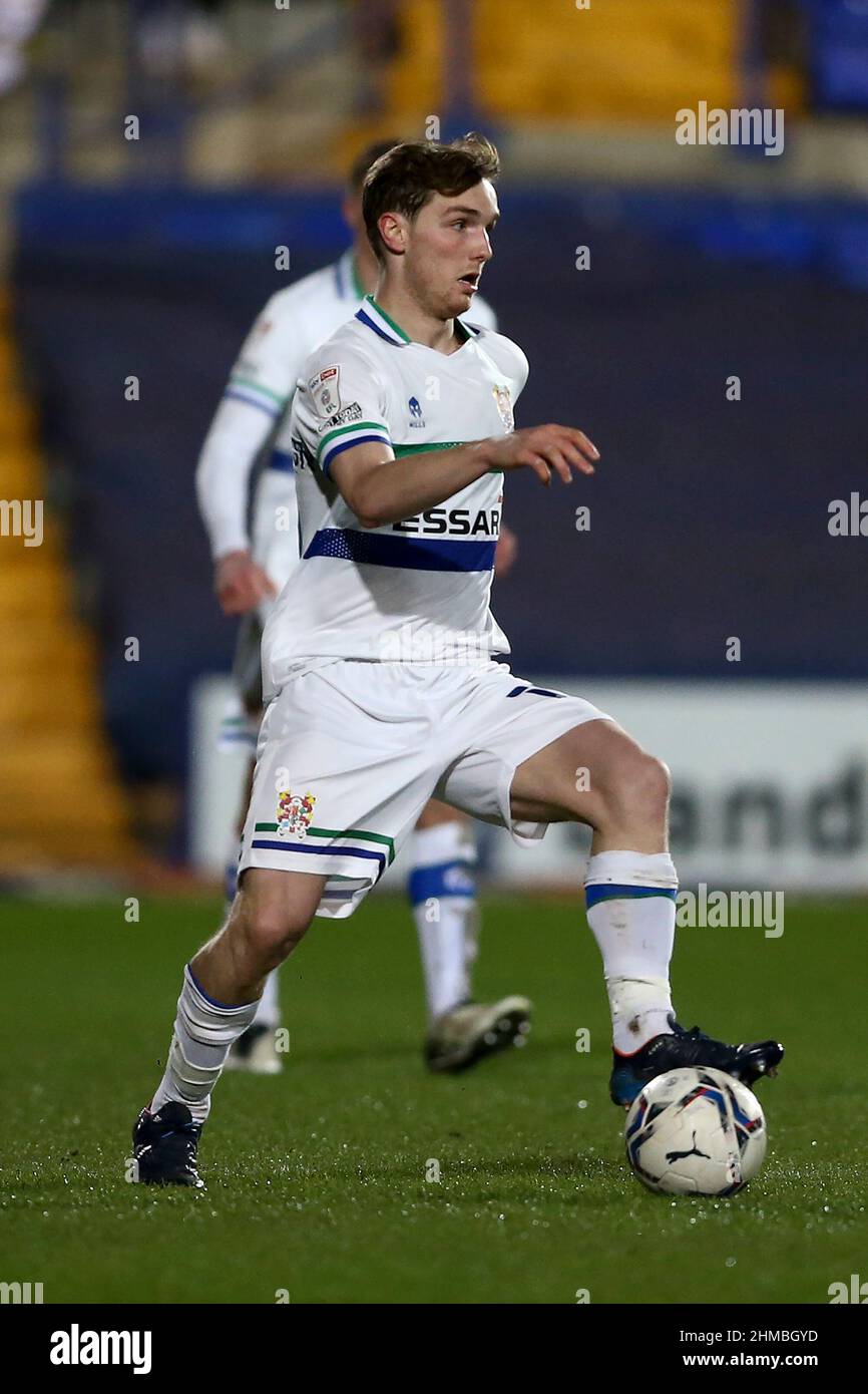 Birkenhead, Großbritannien. 08th. Februar 2022. Lewis Warrington von Tranmere Rovers in Aktion. EFL Skybet Football League Two Match, Tranmere Rovers gegen Swindon Town im Prenton Park, Birkenhead, Wirral am Dienstag, 8th. Februar 2022. Dieses Bild darf nur für redaktionelle Zwecke verwendet werden. Nur zur redaktionellen Verwendung, Lizenz für kommerzielle Nutzung erforderlich. Keine Verwendung bei Wetten, Spielen oder Veröffentlichungen in einem Club/einer Liga/einem Spieler.PIC von Chris Stading/Andrew Orchard Sports Photography/Alamy Live News Credit: Andrew Orchard Sports Photography/Alamy Live News Stockfoto