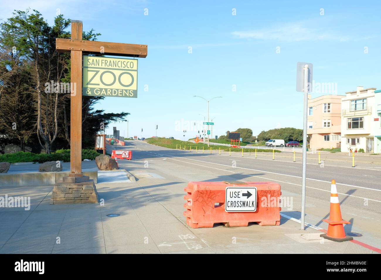 Schild vor ihnen Haupteingang des San Francisco Zoo and Gardens, einer Non-Profit-Agentur, die von der San Francisco Zoological Society, Kalifornien, verwaltet wird. Stockfoto
