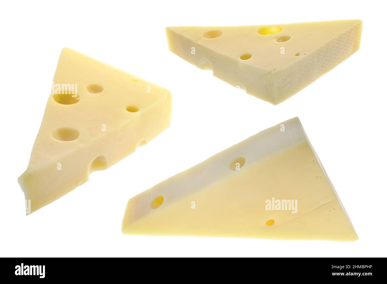 Käsestück isoliert auf weißem Hintergrund. Käsedreieck auf weißem Hintergrund. Stockfoto