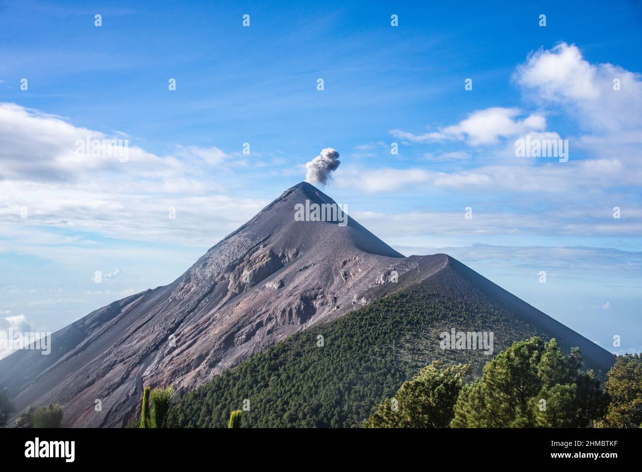 Vulkan Fuego, der ausbricht, Antigua, Guatemala Stockfoto