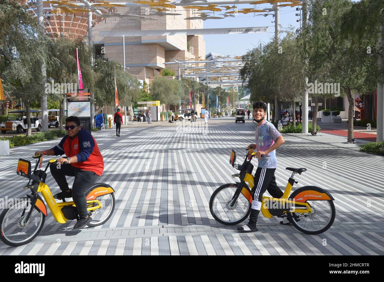 Elektrofahrräder auf der Dubai 2020 Expo in den Vereinigten Arabischen Emiraten - 1. Februar 2022. Stockfoto