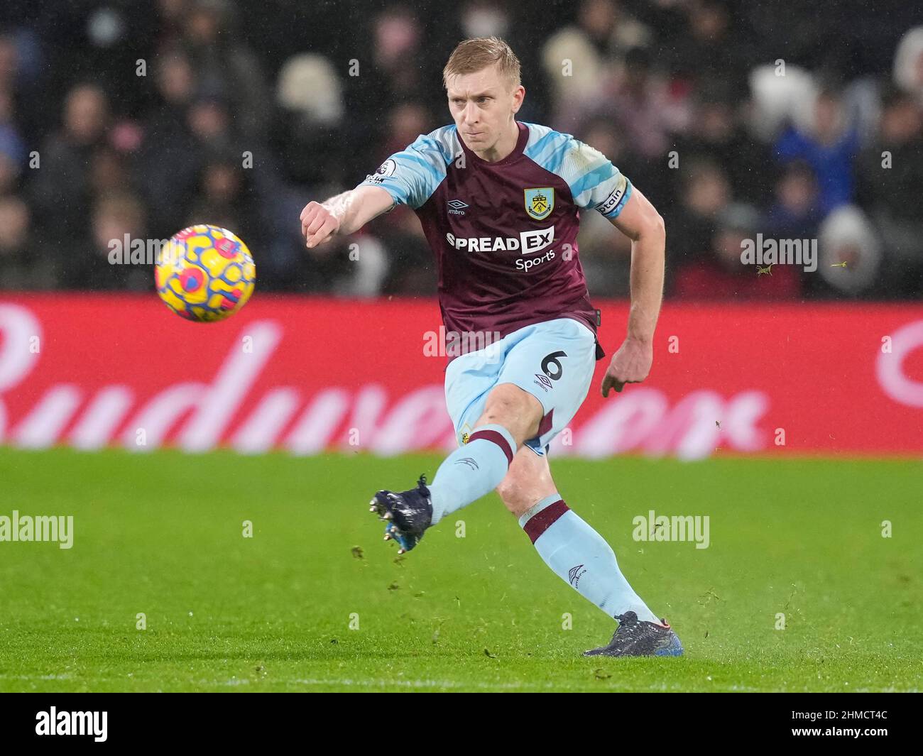 Burnley, England, 8th. Februar 2022. Ben Mee von Burnley während des Premier League-Spiels in Turf Moor, Burnley. Bildnachweis sollte lauten: Andrew Yates / Sportimage Stockfoto