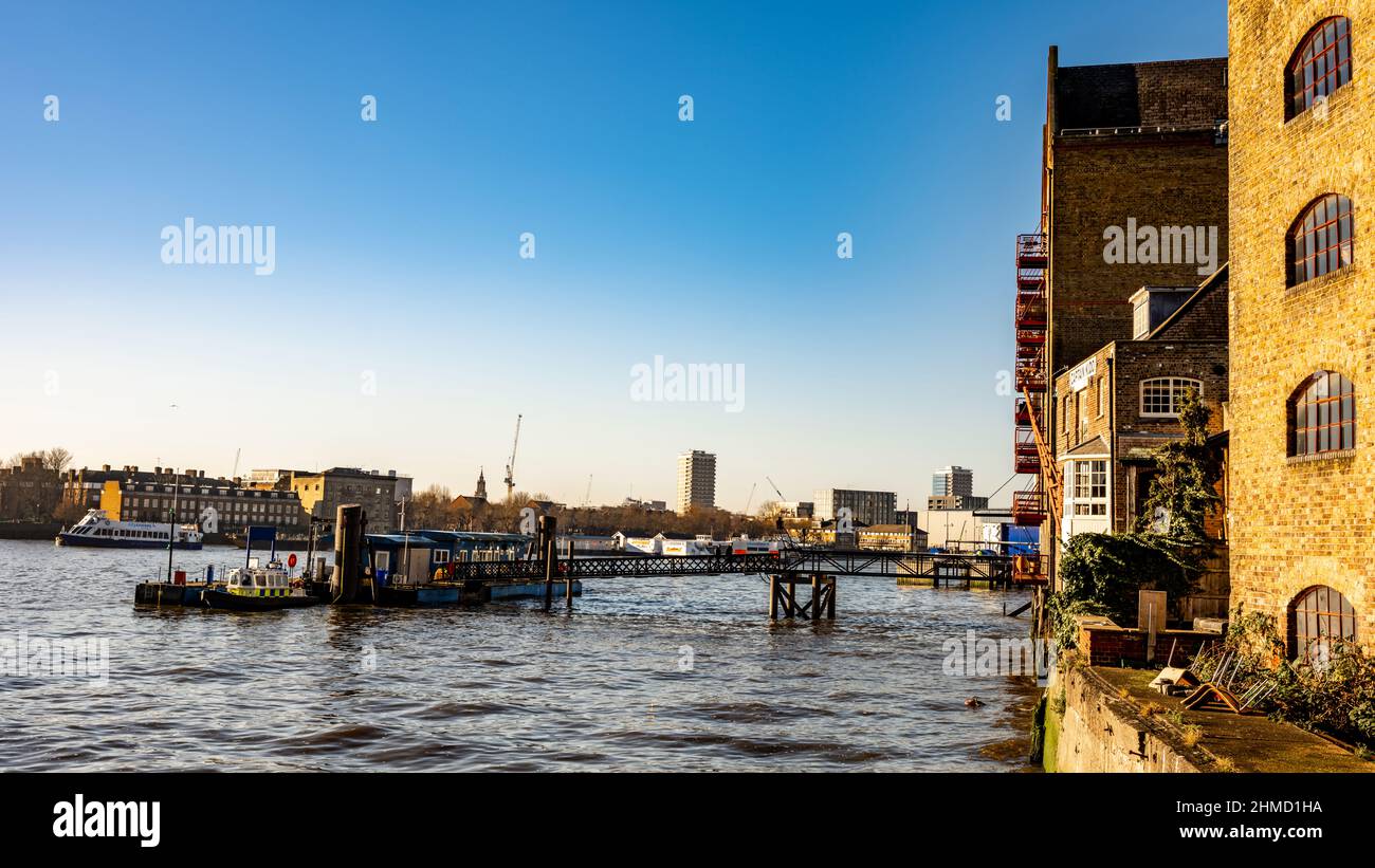 Polizei von Thames, Pub Captain Kidd, Wapping High Street, London Stockfoto