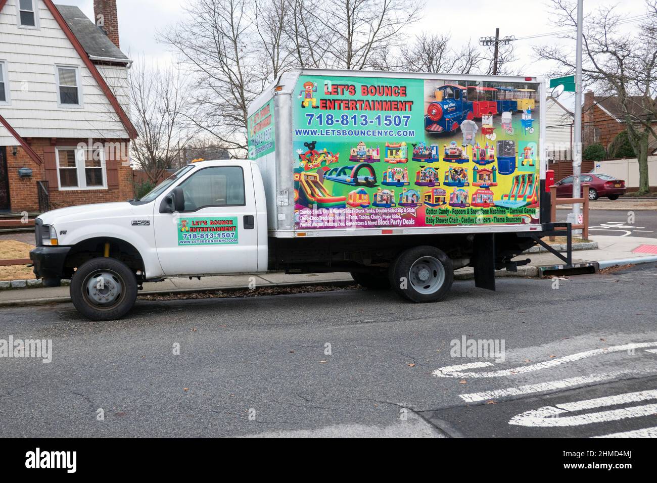 Ein LKW für Let's Bounce Entertainment, ein Unternehmen, das vor allem für Kinder gefeiert wird. In Queens, New York City. Stockfoto