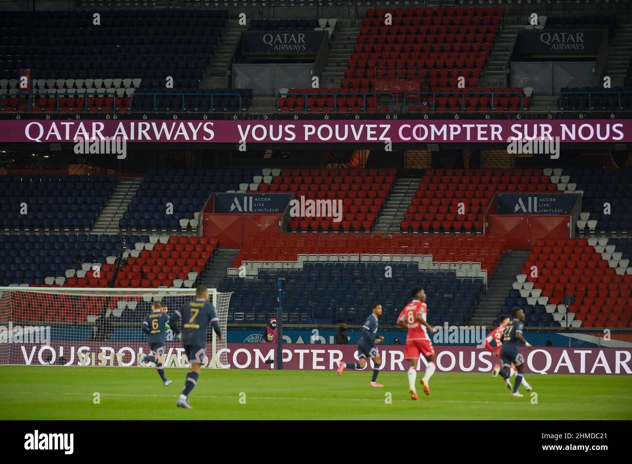 PSG - Monaco die Virage Auteuil ist aufgrund der Zweikampf-Aussetzung der Ultras während des Spiels zwischen PSG und AS Monaco am komplett leer Stockfoto