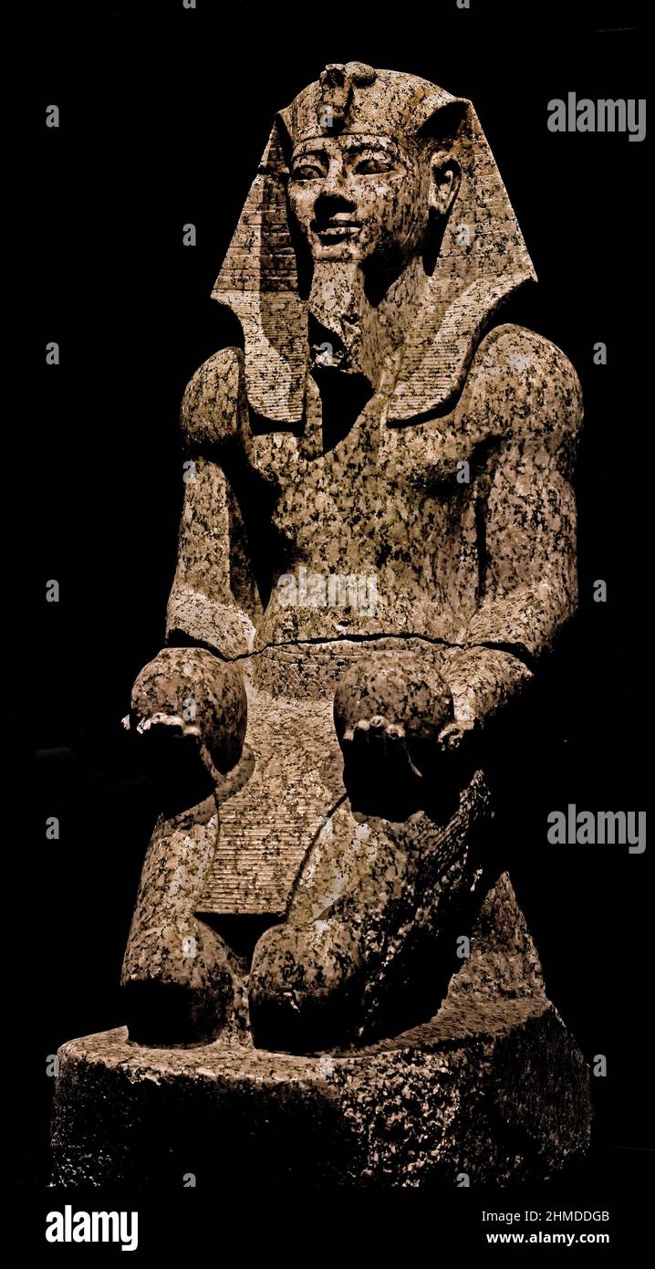 Knieende Statue von Amenhotep II mit zwei Vasen - Ägypten (Museo Egizio di Torino Italien) Stein / Granit, 152 x 57 x 79 cm, 1425–1400 v. Chr., Neues Königreich, achtzehnten, 18th Dynastie, Theben, Karnak / Tempel des Amun Stockfoto