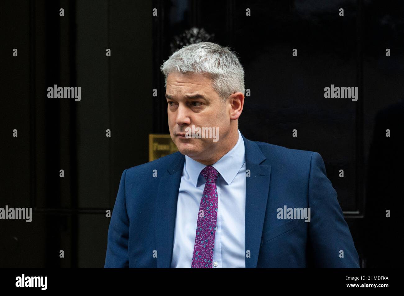 London, Großbritannien. 9. Februar 2022. Stephen Barclay, neu ernannter Stabschef der Downing Street, verlässt die Downing Street 10, um Fragen des Premierministers (PMQs) im Unterhaus zu stellen. Der Stabschef gilt als der ranghöchste politische Beauftragte im Büro des Premierministers. Kredit: Stephen Chung / Alamy Live Nachrichten Stockfoto London, Großbritannien. 9. Februar 2022. Stephen Barclay, neu ernannter Stabschef der Downing Street, verlässt die Downing Street 10, um Fragen des Premierministers (PMQs) im Unterhaus zu stellen. Der Stabschef gilt als der ranghöchste politische Beauftragte im Büro des Premierministers. Kredit: Stephen Chung / Alamy Live Nachrichten Stockfoto