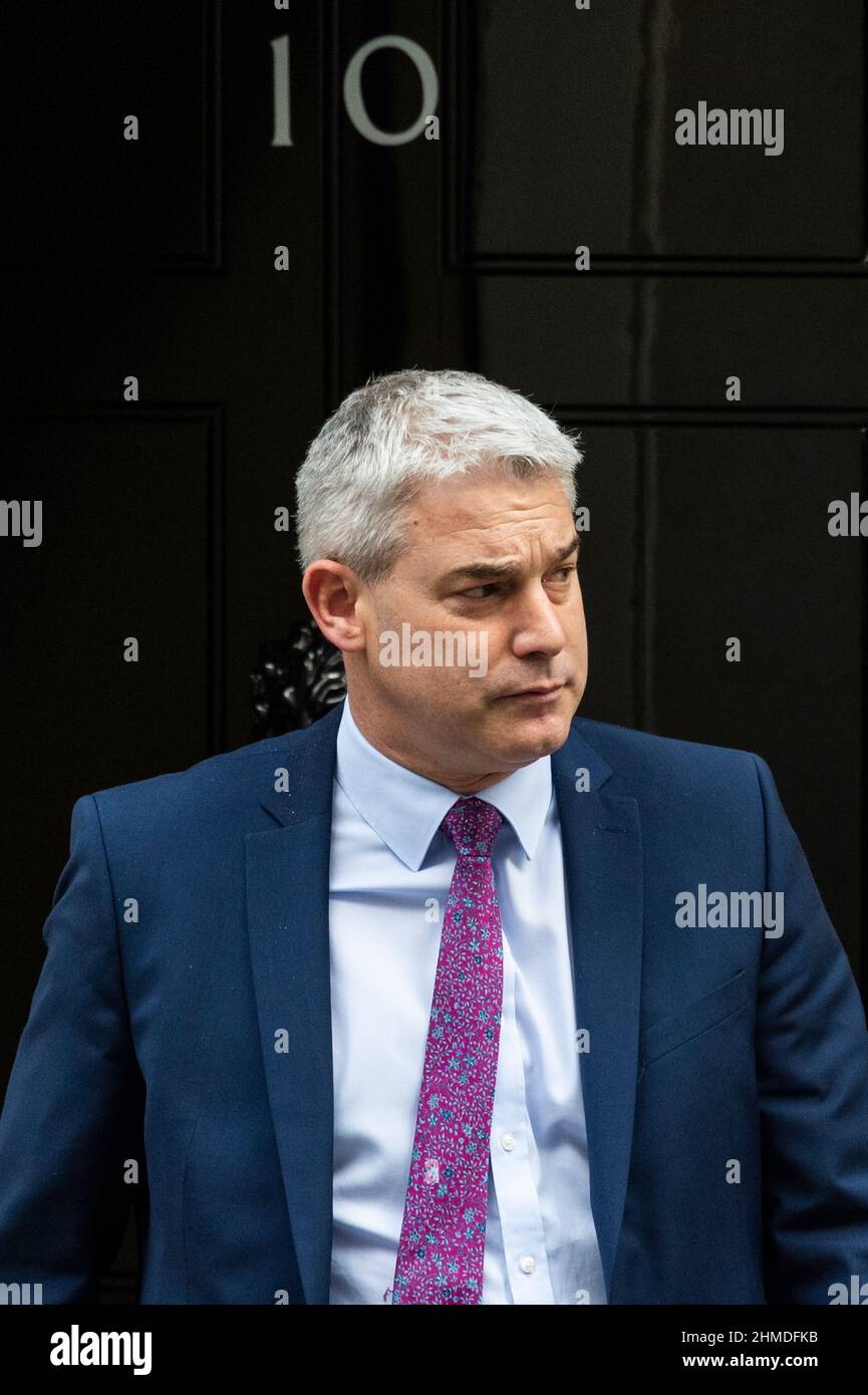 London, Großbritannien. 9. Februar 2022. Stephen Barclay, neu ernannter Stabschef der Downing Street, verlässt die Downing Street 10, um Fragen des Premierministers (PMQs) im Unterhaus zu stellen. Der Stabschef gilt als der ranghöchste politische Beauftragte im Büro des Premierministers. Kredit: Stephen Chung / Alamy Live Nachrichten Stockfoto London, Großbritannien. 9. Februar 2022. Stephen Barclay, neu ernannter Stabschef der Downing Street, verlässt die Downing Street 10, um Fragen des Premierministers (PMQs) im Unterhaus zu stellen. Der Stabschef gilt als der ranghöchste politische Beauftragte im Büro des Premierministers. Kredit: Stephen Chung / Alamy Live Nachrichten Stockfoto