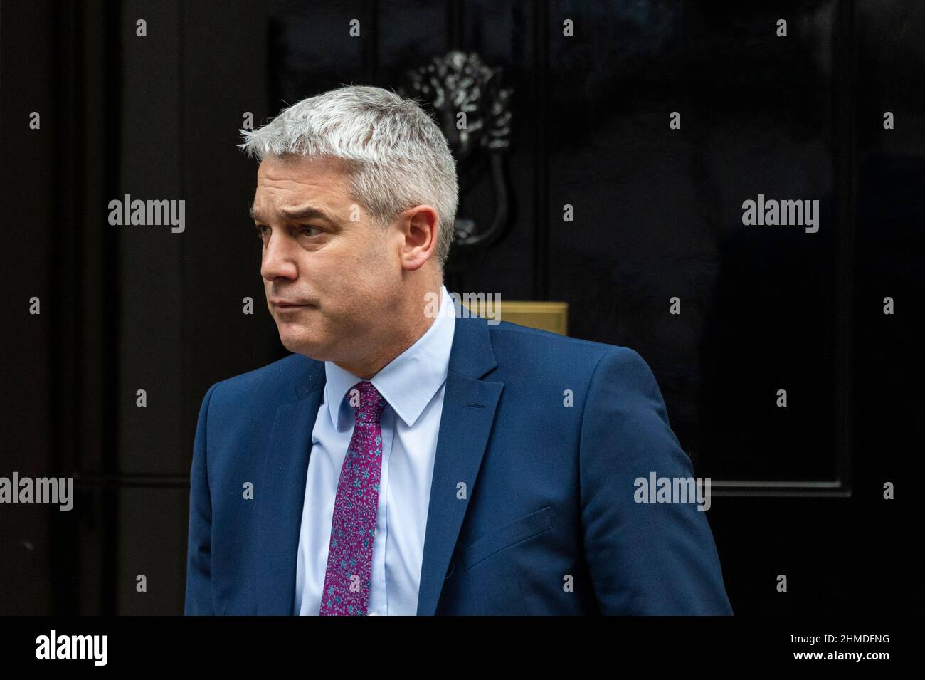 London, Großbritannien. 9. Februar 2022. Stephen Barclay, neu ernannter Stabschef der Downing Street, verlässt die Downing Street 10, um Fragen des Premierministers (PMQs) im Unterhaus zu stellen. Der Stabschef gilt als der ranghöchste politische Beauftragte im Büro des Premierministers. Kredit: Stephen Chung / Alamy Live Nachrichten Stockfoto London, Großbritannien. 9. Februar 2022. Stephen Barclay, neu ernannter Stabschef der Downing Street, verlässt die Downing Street 10, um Fragen des Premierministers (PMQs) im Unterhaus zu stellen. Der Stabschef gilt als der ranghöchste politische Beauftragte im Büro des Premierministers. Kredit: Stephen Chung / Alamy Live Nachrichten Stockfoto