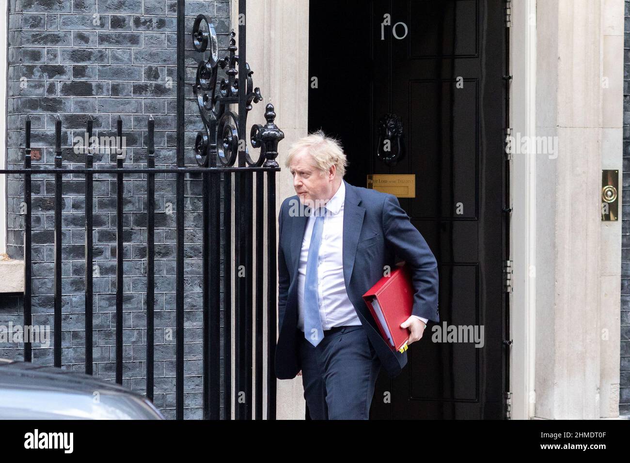 Der britische Premierminister Boris Johnson verlässt sein Büro in der Downing Street Nr. 10, um an den Fragen des Premierministers in dieser Woche im Parlament teilzunehmen. (Foto von Belinda Jiao / SOPA Images/Sipa USA) Stockfoto