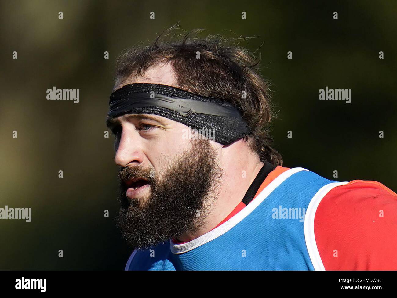 Aktenfoto vom 01-02-2022 von Englands Joe Marler, der täglich sein Line-Out-Werfen trainiert hat, nachdem er gesteht hatte, seinen besten Eminem-Eindruck bei der Niederlage des englischen Calcutta Cup durch Schottland zu machen. Ausgabedatum: Mittwoch, 9. Februar 2022. Stockfoto