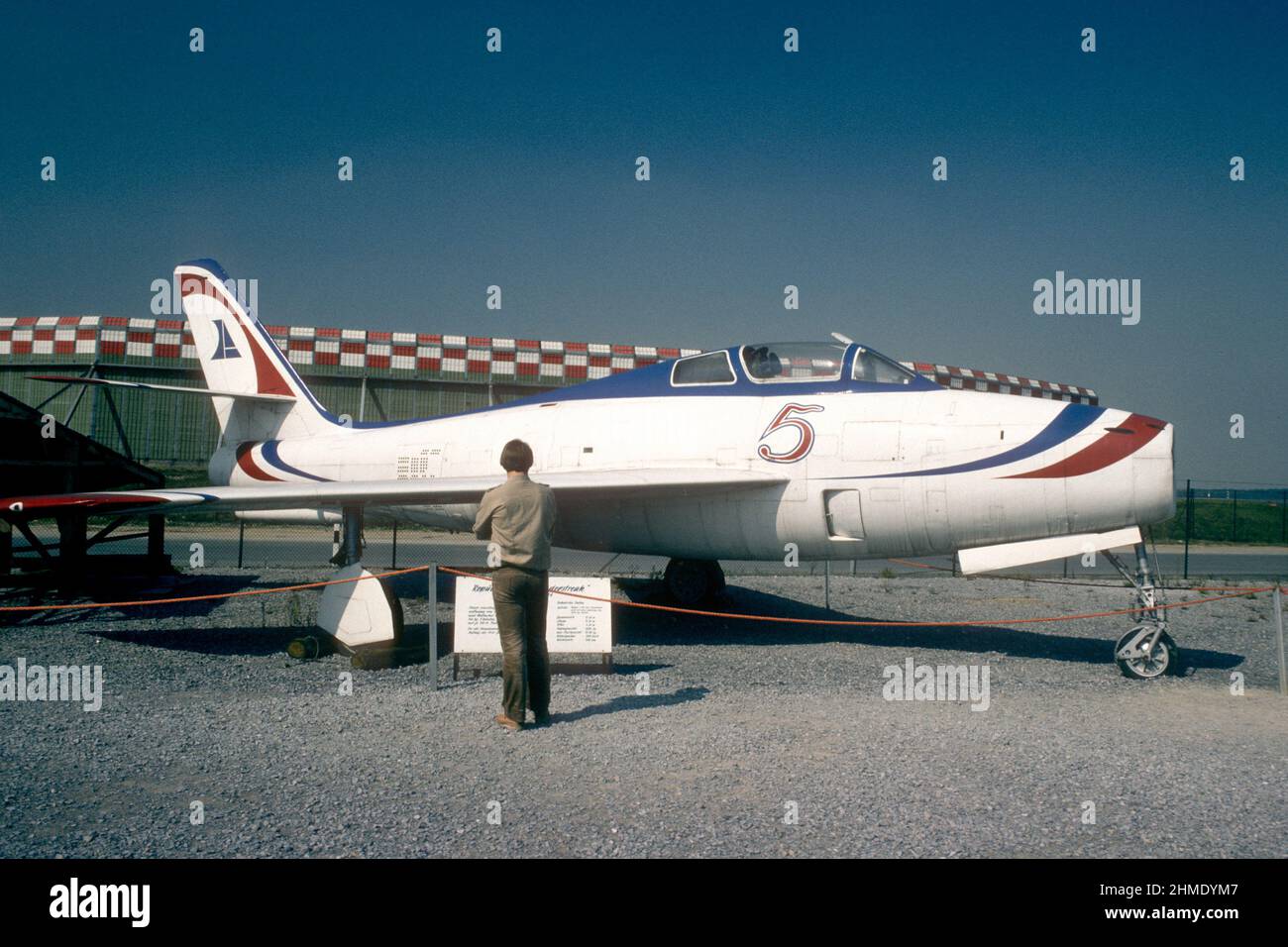 Republic F-84 Thunderstreak auf der Ausstellung von Vintage-Flugzeugen im Jahr 1981, Düsseldorf, Nordrhein-Westfalen, Deutschland Stockfoto