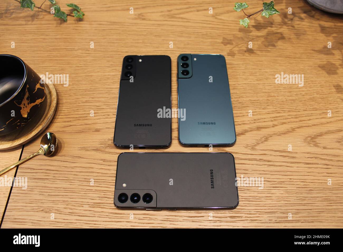 Die neue Serie von Samsung Galaxy S22 Handys, die von der Firma vorgestellt wurden. Bilddatum: Mittwoch, 9. Februar 2022. Stockfoto