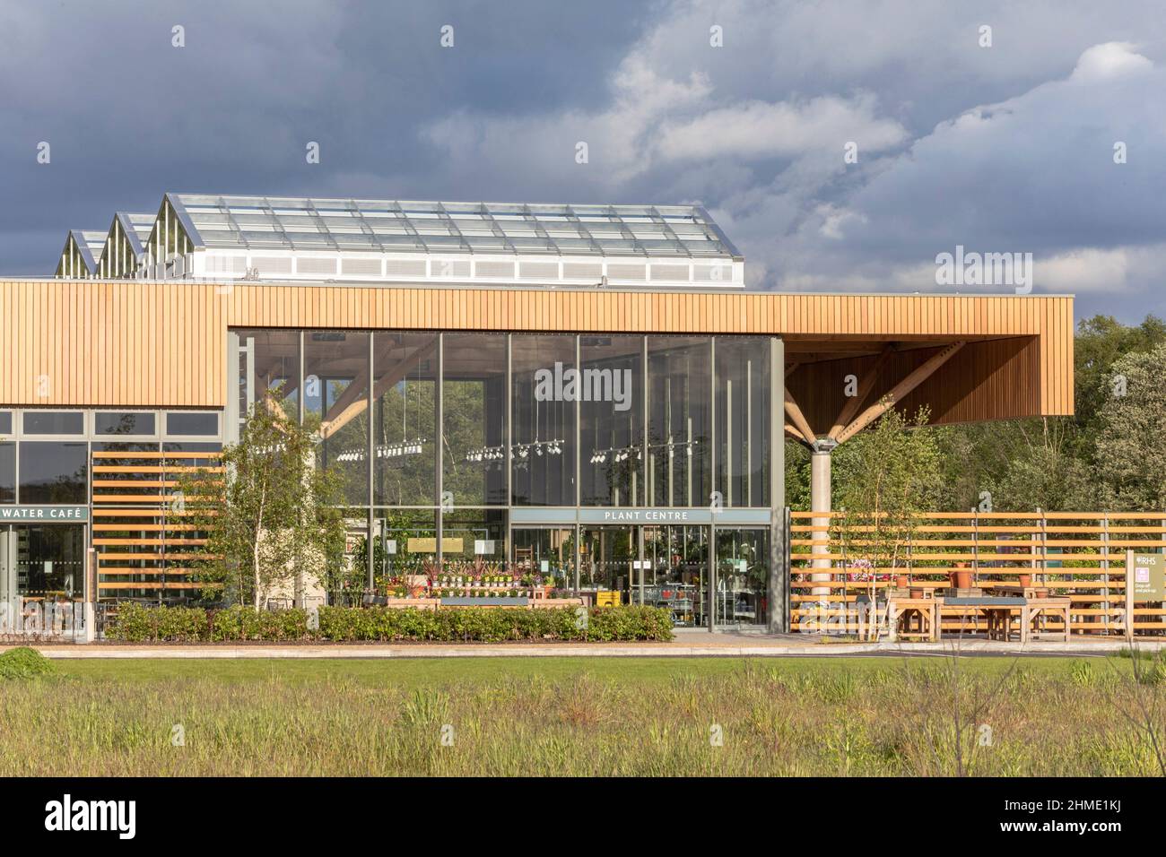 Gartencenter am südlichen Ende des Komplexes. Besucherzentrum Der Royal Horticultural Society, Worsley, Salford, Großbritannien. Architekt: Hodder & Partn Stockfoto