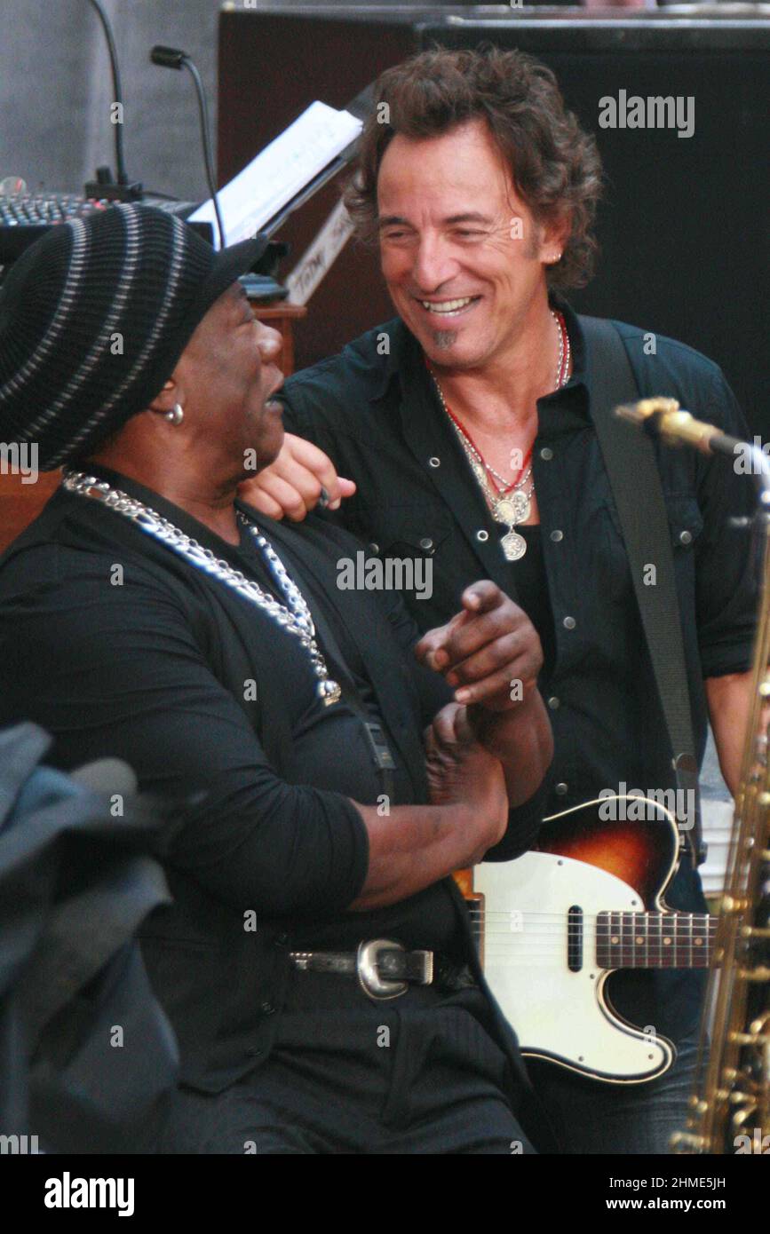 Bruce Springsteen und Clarence Clemons treten am 28. September 2007 auf der „Today“ Show 2007 Toyota Concert Series von NBC auf dem Rockefeller Plaza in New York City auf. Foto: Henry McGee/MediaPunch Stockfoto